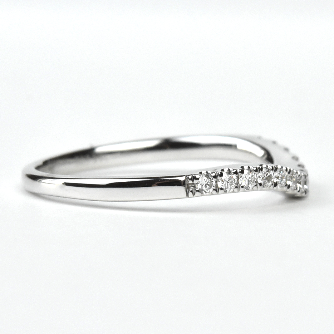 Classic Curved Diamond Band in White Gold - Goldmakers Fine Jewelry
