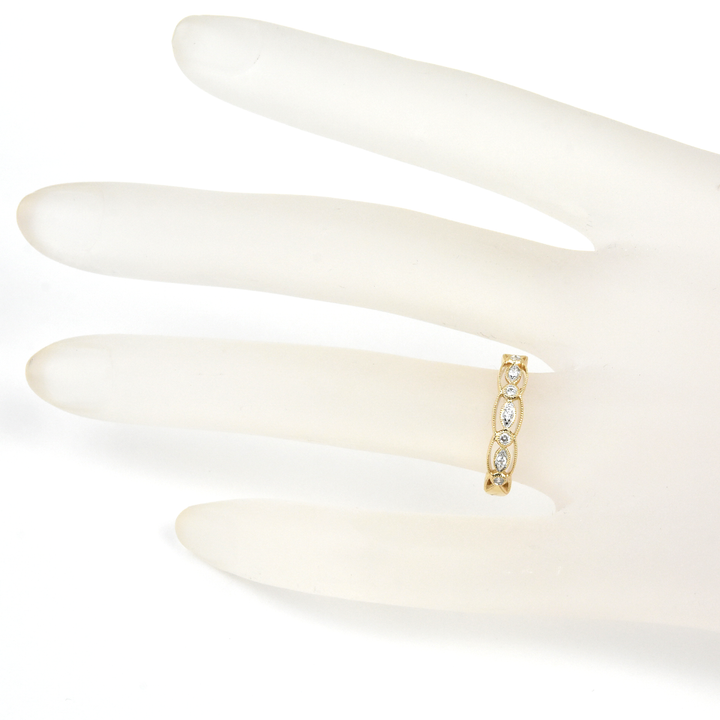 Cutout Almond Band in Gold - Goldmakers Fine Jewelry