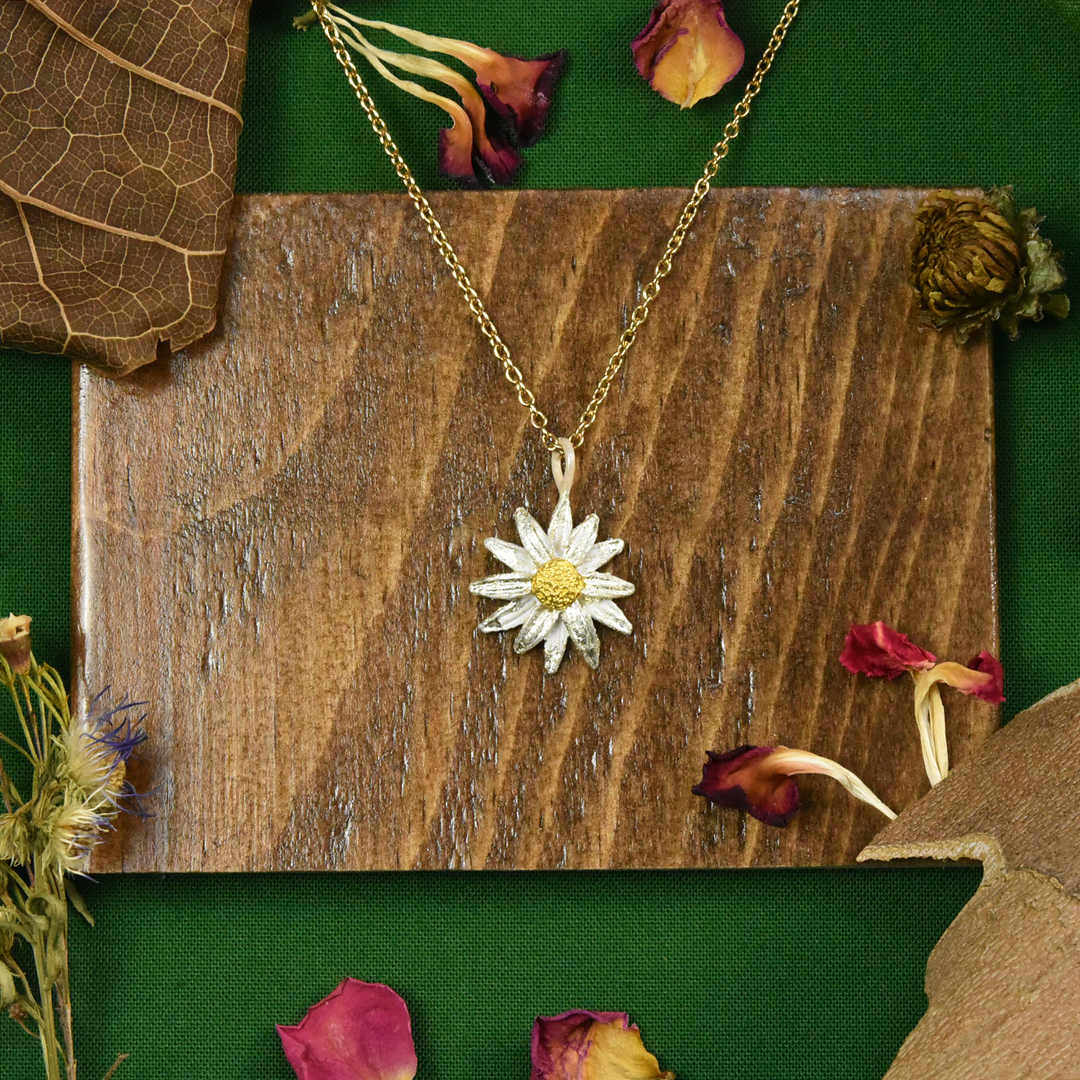 Delicate Daisy Pendant - Goldmakers Fine Jewelry