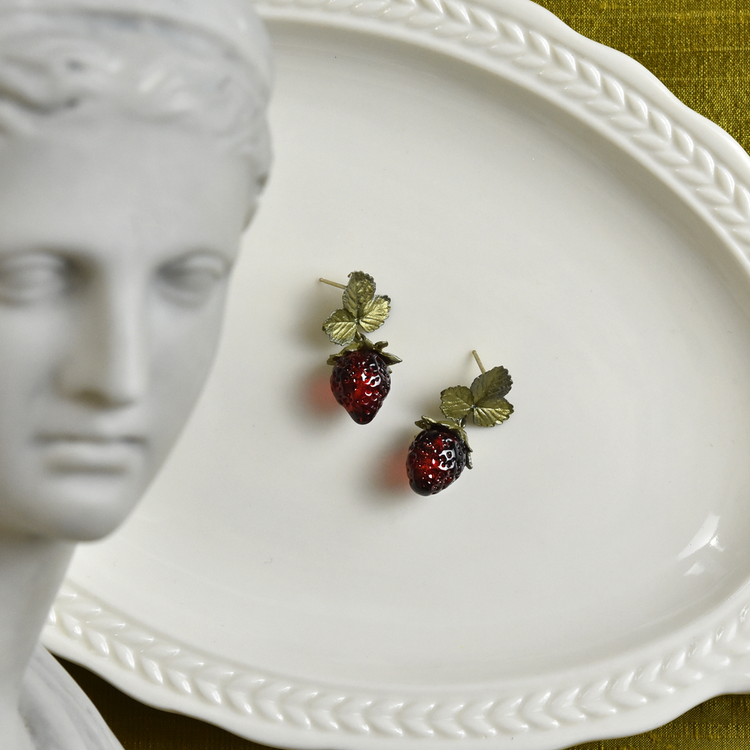 Strawberry Leaf Post Earrings - Goldmakers Fine Jewelry