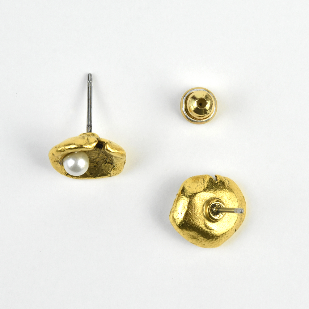 Oyster Studs - Goldmakers Fine Jewelry