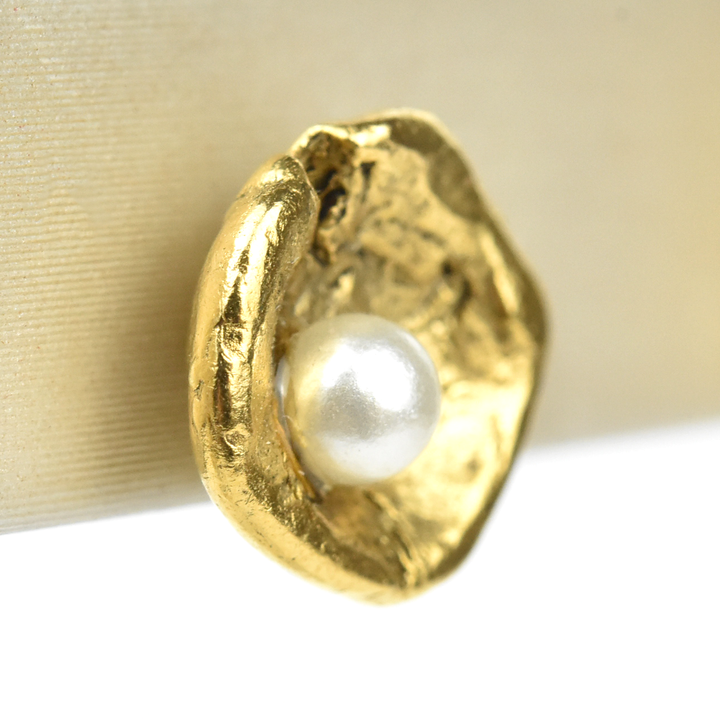 Oyster Studs - Goldmakers Fine Jewelry