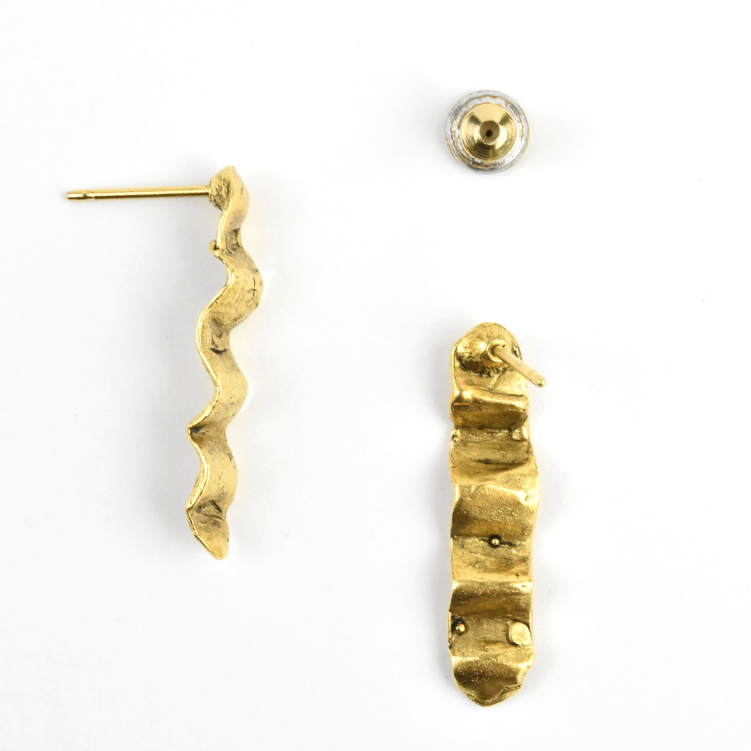 Wave Studs - Goldmakers Fine Jewelry
