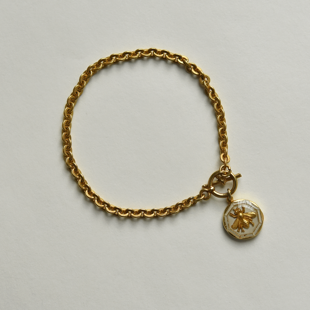 White Enamel Bee Pendant Bracelet - Goldmakers Fine Jewelry