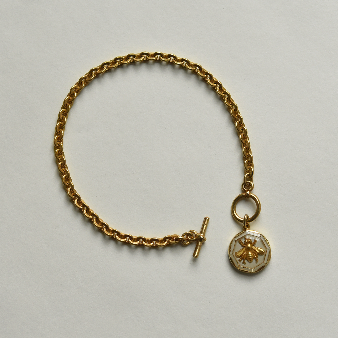 White Enamel Bee Pendant Bracelet - Goldmakers Fine Jewelry